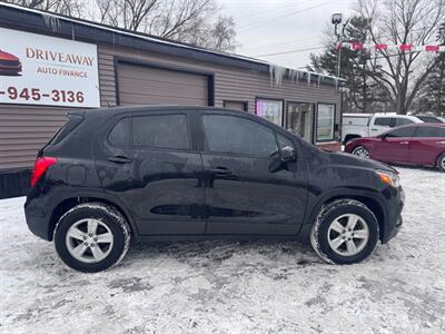 2020 Chevrolet Trax LS   - Photo 6 - Hobart, IN 46342