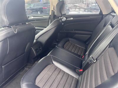 2018 Ford Fusion Hybrid SE   - Photo 8 - Hobart, IN 46342