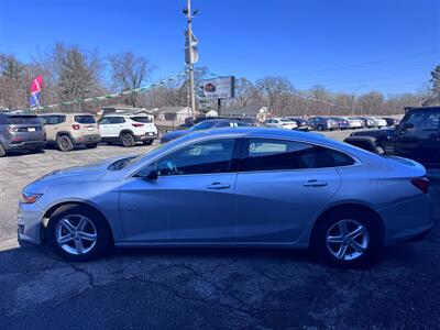 2021 Chevrolet Malibu LS   - Photo 4 - Hobart, IN 46342