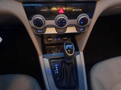 2019 Hyundai ELANTRA SE - Photo 10 - Hobart, IN 46342