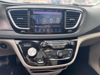 2018 Chrysler Pacifica Limited - Photo 11 - Hobart, IN 46342