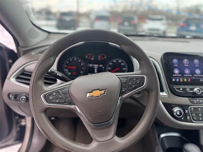 2022 Chevrolet Malibu LT   - Photo 8 - Hobart, IN 46342