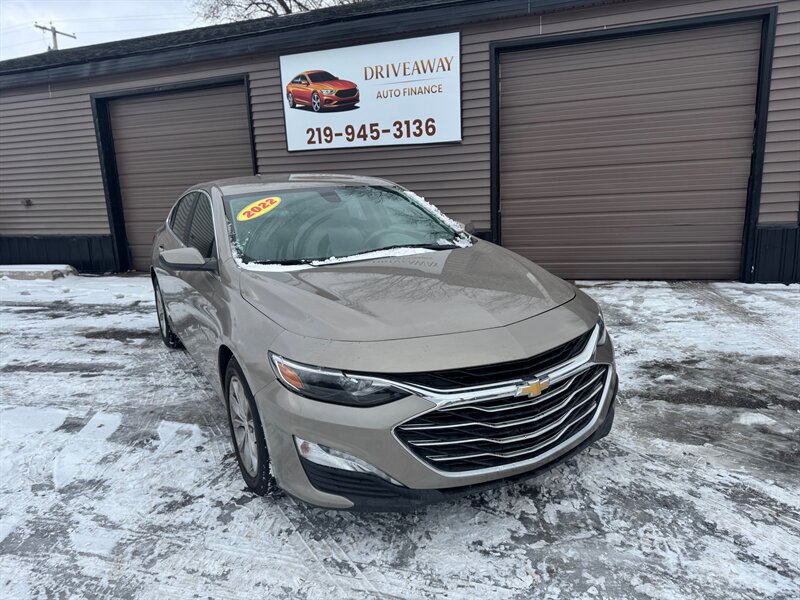 2022 Chevrolet Malibu LT   - Photo 1 - Hobart, IN 46342