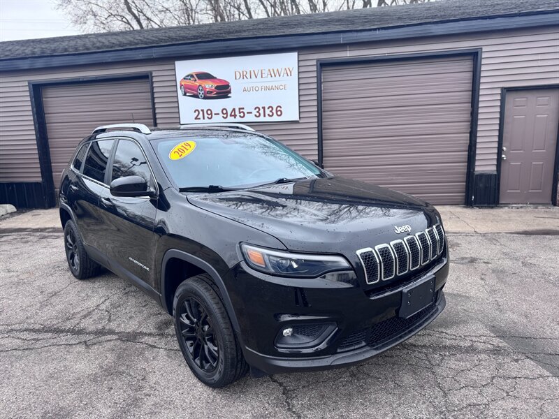 2019 Jeep Cherokee Latitude Plus   - Photo 1 - Hobart, IN 46342