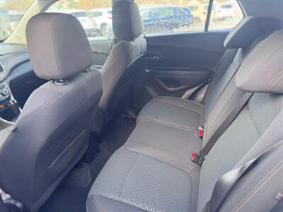 2020 Chevrolet Trax LS   - Photo 8 - Hobart, IN 46342