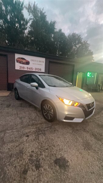 2022 Nissan Versa SV  