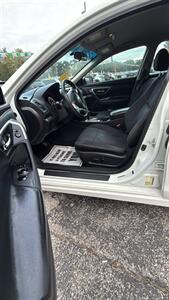 2017 Nissan Altima 2.5 - Photo 6 - Hobart, IN 46342