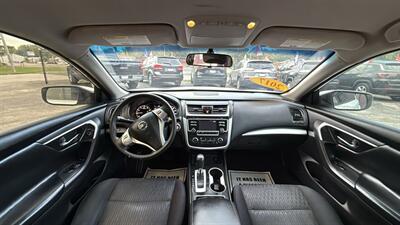 2017 Nissan Altima 2.5 - Photo 8 - Hobart, IN 46342