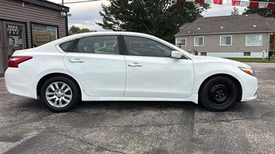 2017 Nissan Altima 2.5 - Photo 4 - Hobart, IN 46342