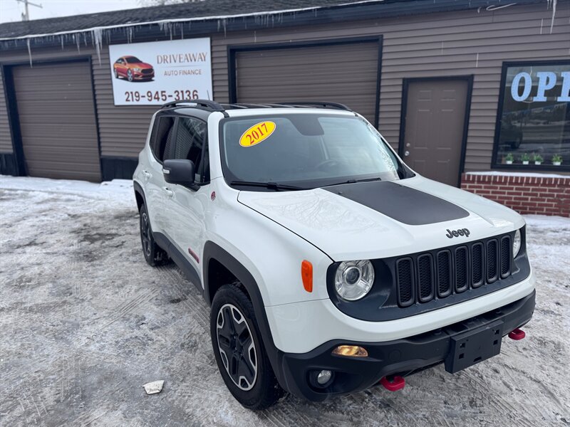 2017 Jeep Renegade Trailhawk   - Photo 1 - Hobart, IN 46342