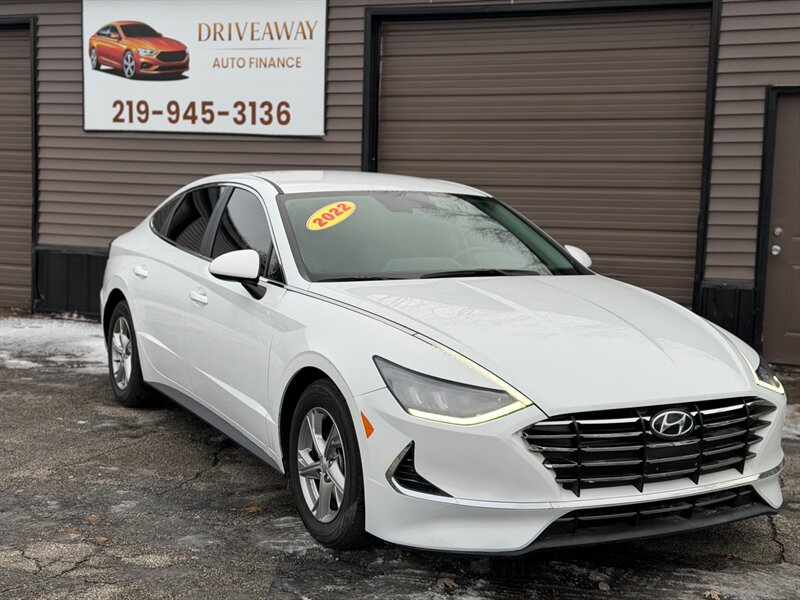 2022 Hyundai SONATA SE   - Photo 1 - Hobart, IN 46342