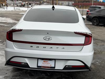 2022 Hyundai SONATA SE - Photo 4 - Hobart, IN 46342