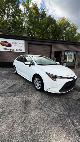 2022 Toyota Corolla LE   - Photo 1 - Hobart, IN 46342