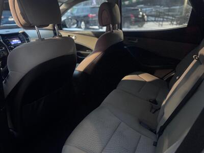 2018 Hyundai SANTA FE Sport 2.4L - Photo 8 - Hobart, IN 46342