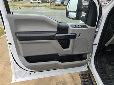 2020 Ford F-350 Super Duty XL  Flatbed Gooseneck - Photo 17 - Conroe, TX 77301