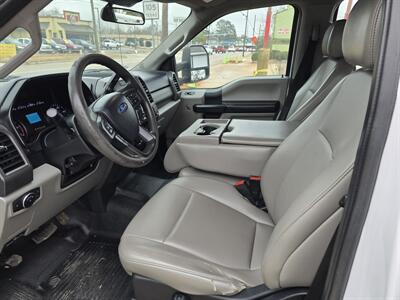 2020 Ford F-350 Super Duty XL  Flatbed Gooseneck - Photo 18 - Conroe, TX 77301