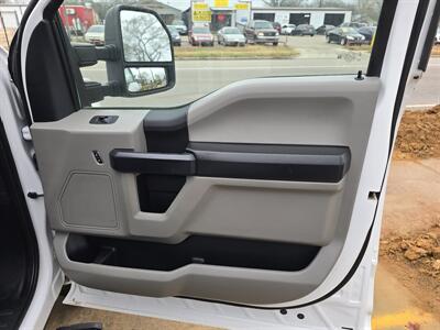 2020 Ford F-350 Super Duty XL  Flatbed Gooseneck - Photo 12 - Conroe, TX 77301