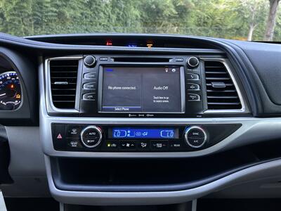 2017 Toyota Highlander LE Plus   - Photo 18 - Greensboro, NC 27407