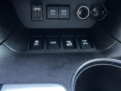 2017 Toyota Highlander LE Plus   - Photo 16 - Greensboro, NC 27407