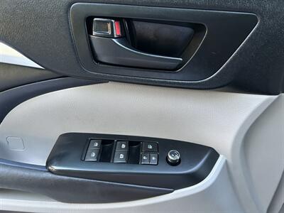 2017 Toyota Highlander LE Plus   - Photo 20 - Greensboro, NC 27407