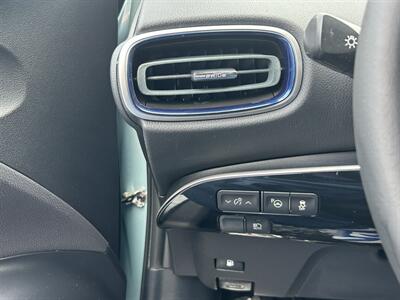 2017 Toyota Prius Four Touring   - Photo 14 - Greensboro, NC 27407