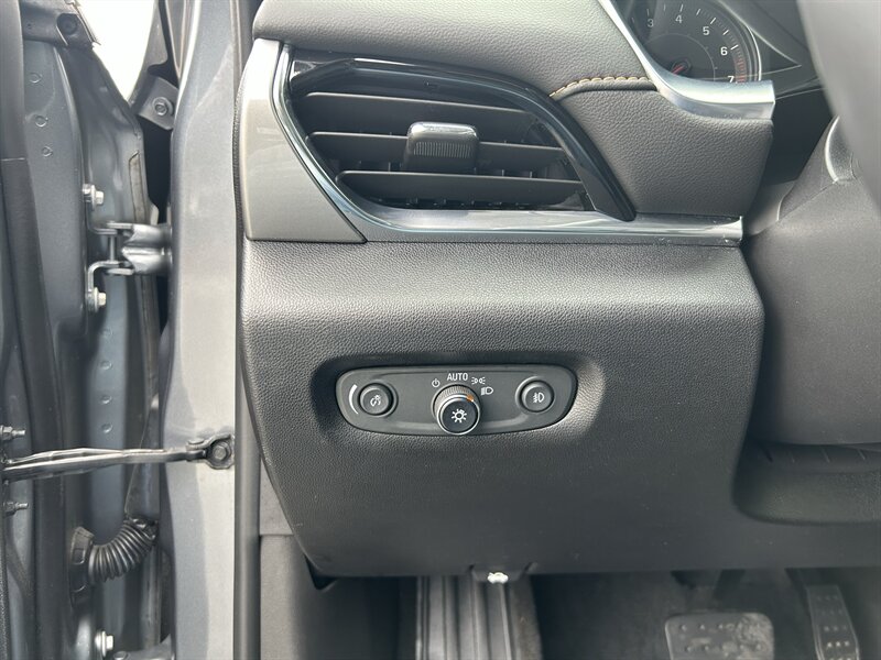 2018 Chevrolet Traverse LT Cloth - Photo 18 - Greensboro, NC 27407