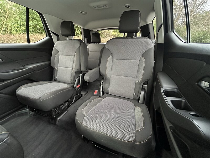 2018 Chevrolet Traverse LT Cloth - Photo 8 - Greensboro, NC 27407