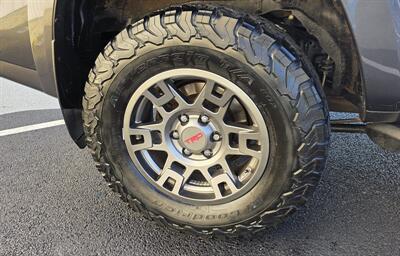 2019 Toyota 4Runner TRD Off-Road Premium - Photo 10 - Westport, MA 02790