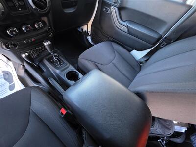 2015 Jeep Wrangler Unlimited Sport   - Photo 32 - Westport, MA 02790