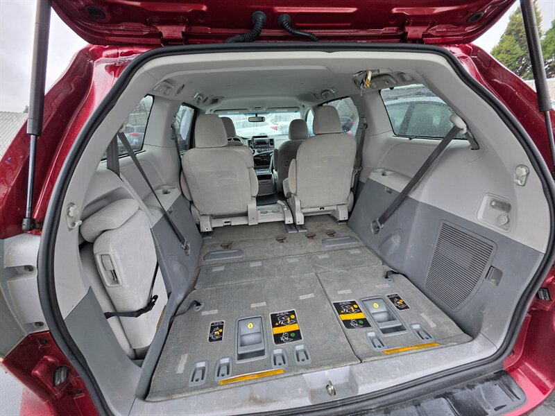 2014 Toyota Sienna LE 7-Passenger Auto Access - Photo 9 - Hillsboro, OR 97124