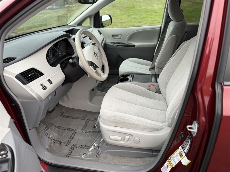 2014 Toyota Sienna LE 7-Passenger Auto Access - Photo 49 - Hillsboro, OR 97124