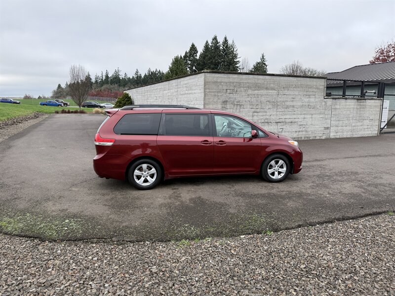 2014 Toyota Sienna LE 7-Passenger Auto Access - Photo 37 - Hillsboro, OR 97124