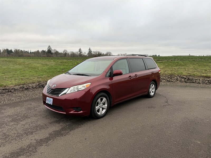 2014 Toyota Sienna LE 7-Passenger Auto Access - Photo 27 - Hillsboro, OR 97124