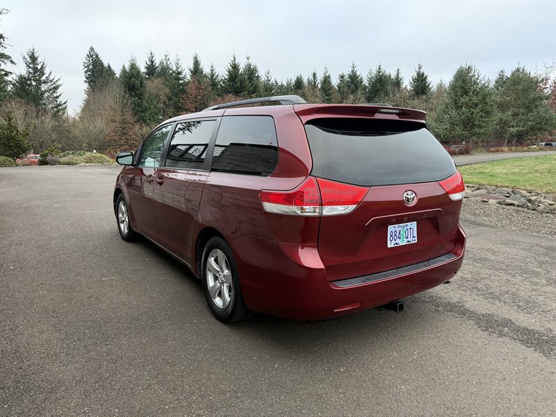 2014 Toyota Sienna LE 7-Passenger Auto Access - Photo 6 - Hillsboro, OR 97124