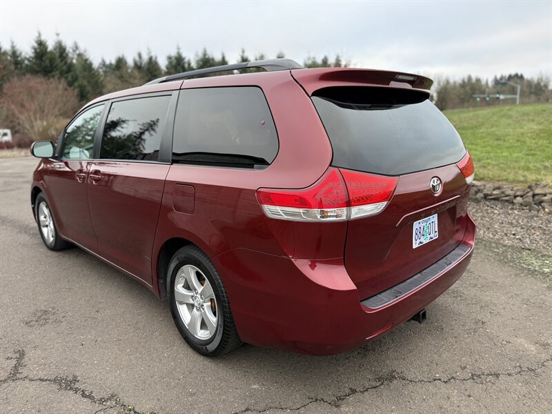 2014 Toyota Sienna LE 7-Passenger Auto Access - Photo 42 - Hillsboro, OR 97124