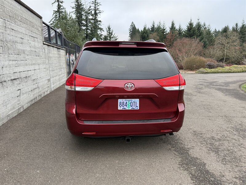 2014 Toyota Sienna LE 7-Passenger Auto Access - Photo 5 - Hillsboro, OR 97124