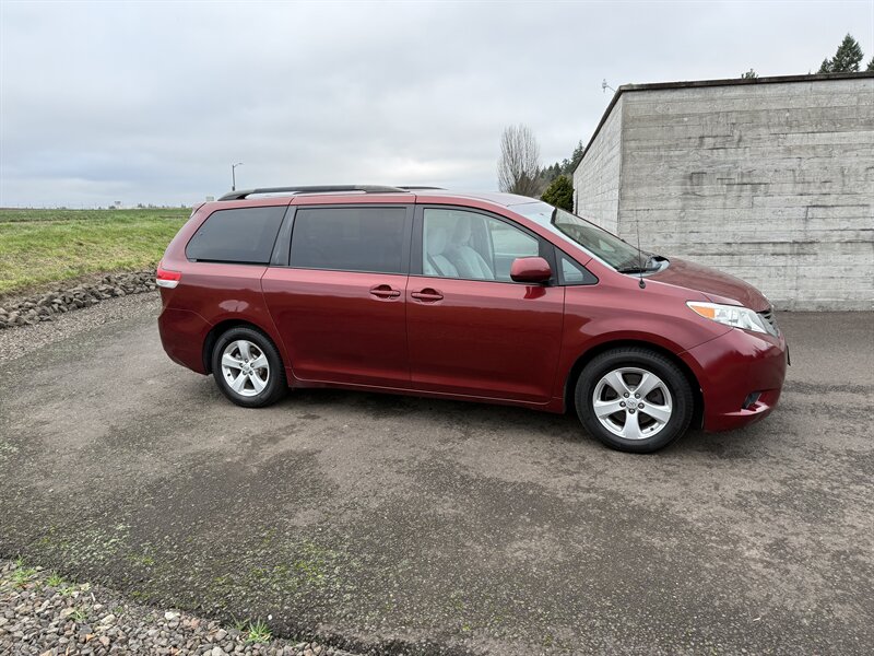 2014 Toyota Sienna LE 7-Passenger Auto Access - Photo 36 - Hillsboro, OR 97124