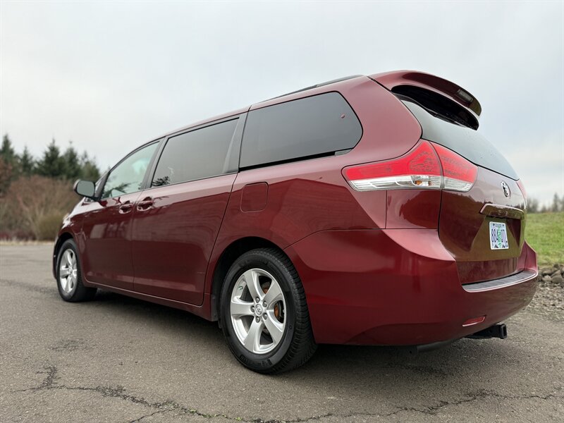 2014 Toyota Sienna LE 7-Passenger Auto Access - Photo 43 - Hillsboro, OR 97124