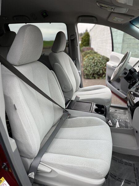 2014 Toyota Sienna LE 7-Passenger Auto Access - Photo 51 - Hillsboro, OR 97124