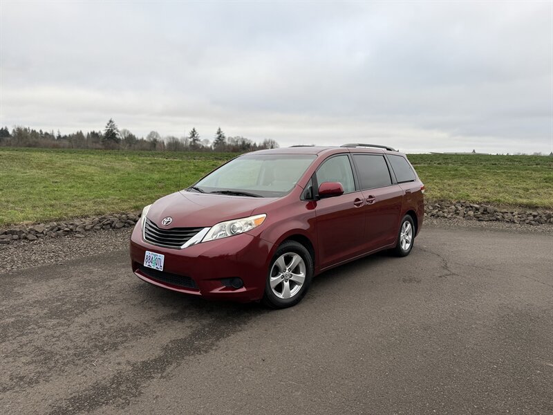 2014 Toyota Sienna LE 7-Passenger Auto Access - Photo 16 - Hillsboro, OR 97124