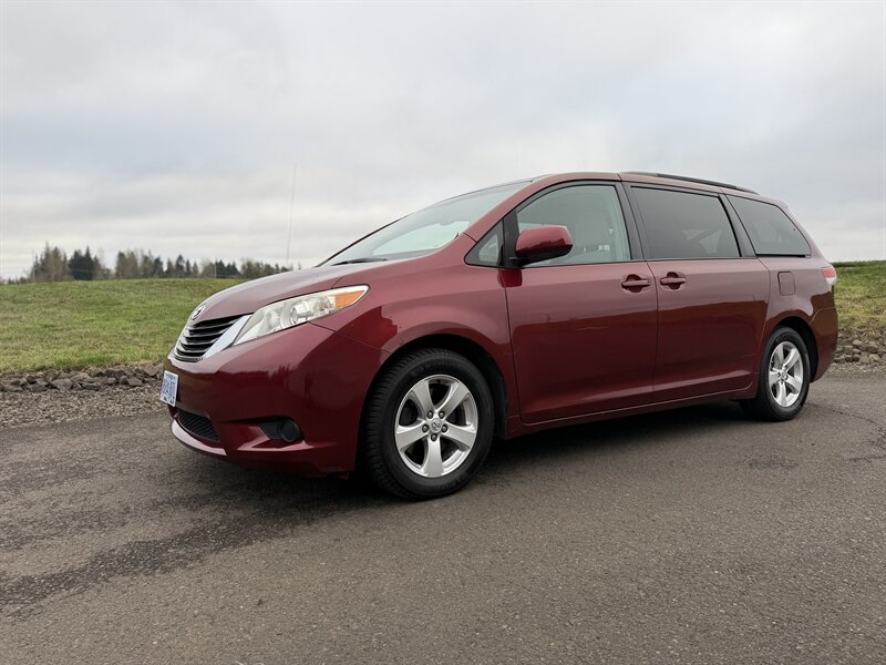 2014 Toyota Sienna LE 7-Passenger Auto Access - Photo 30 - Hillsboro, OR 97124