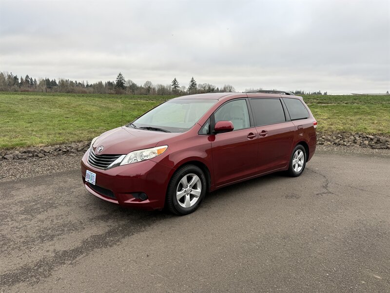 2014 Toyota Sienna LE 7-Passenger Auto Access - Photo 26 - Hillsboro, OR 97124
