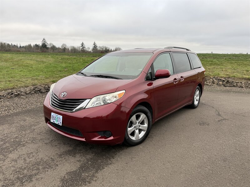 2014 Toyota Sienna LE 7-Passenger Auto Access - Photo 17 - Hillsboro, OR 97124