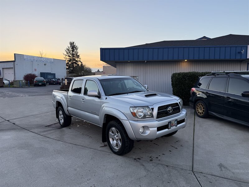 2011 Toyota Tacoma V6 - Photo 2 - Hillsboro, OR 97124