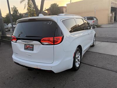 2018 Chrysler Pacifica Touring L   - Photo 7 - South Gate, CA 90280