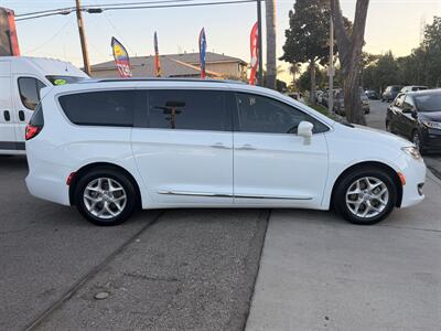 2018 Chrysler Pacifica Touring L   - Photo 8 - South Gate, CA 90280