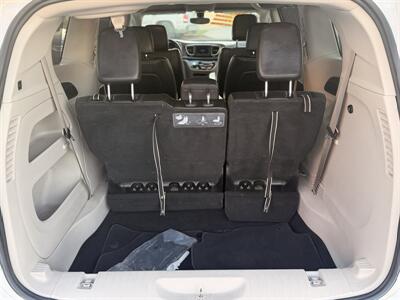 2018 Chrysler Pacifica Touring L   - Photo 12 - South Gate, CA 90280