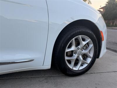 2018 Chrysler Pacifica Touring L   - Photo 9 - South Gate, CA 90280