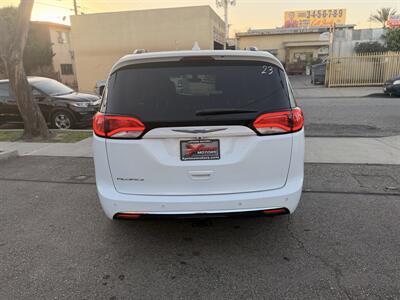 2018 Chrysler Pacifica Touring L   - Photo 6 - South Gate, CA 90280