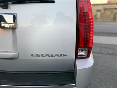 2011 Cadillac Escalade Luxury   - Photo 9 - South Gate, CA 90280